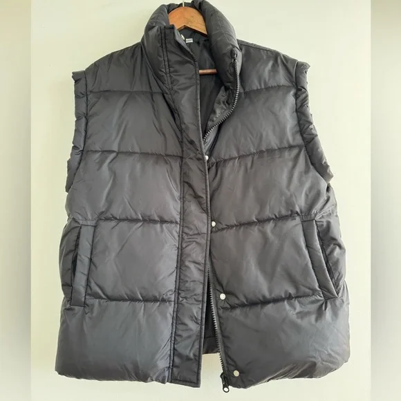 Woman's Black Puffer Vest - Picture 1 of 2